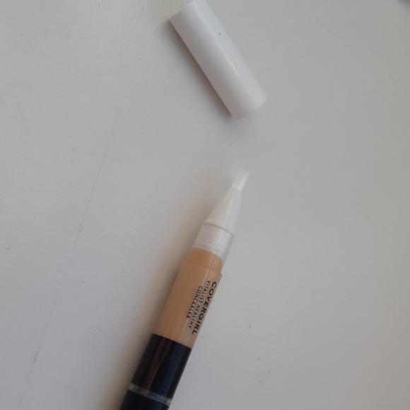 COVERGIRL concealer - Picture 3 of 3